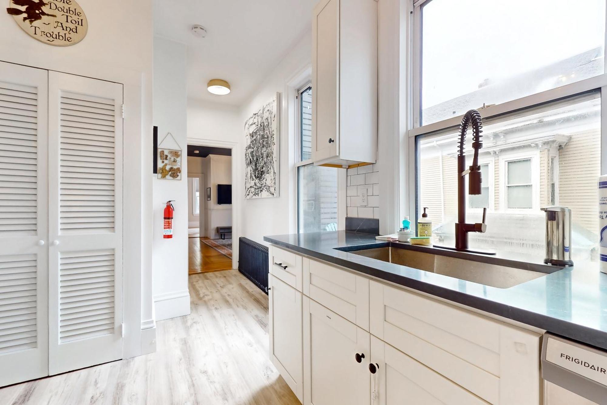 Witchy Modern Apartamento Salem Exterior foto